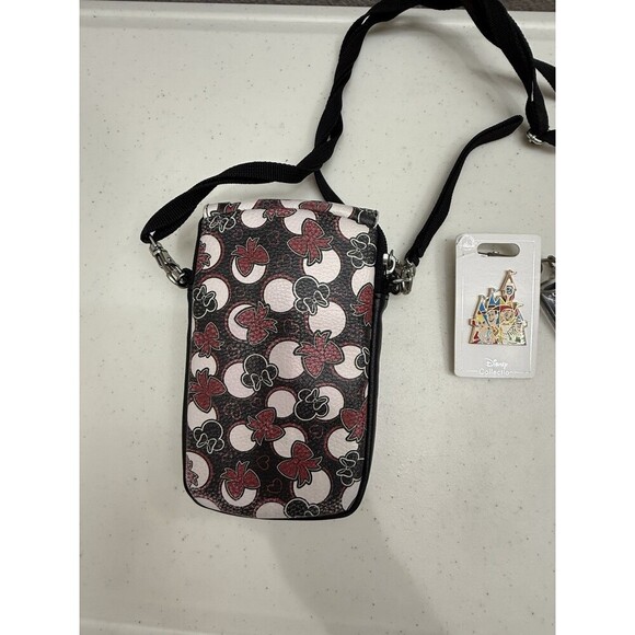 Disney Bundle Crossbody Collector Pin & Vintage Keychain - Picture 3 of 6
